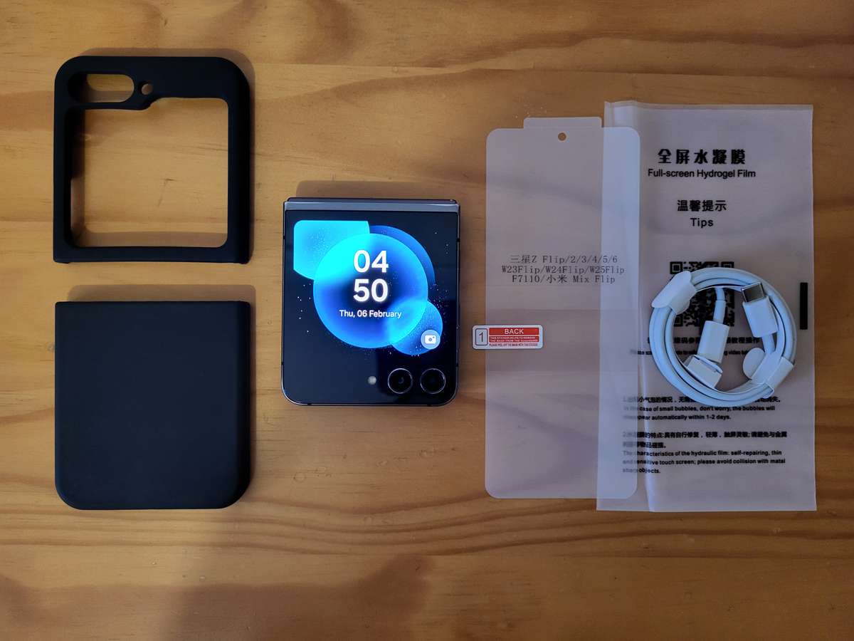 Samsung Z Flip 5 256GB + Extras