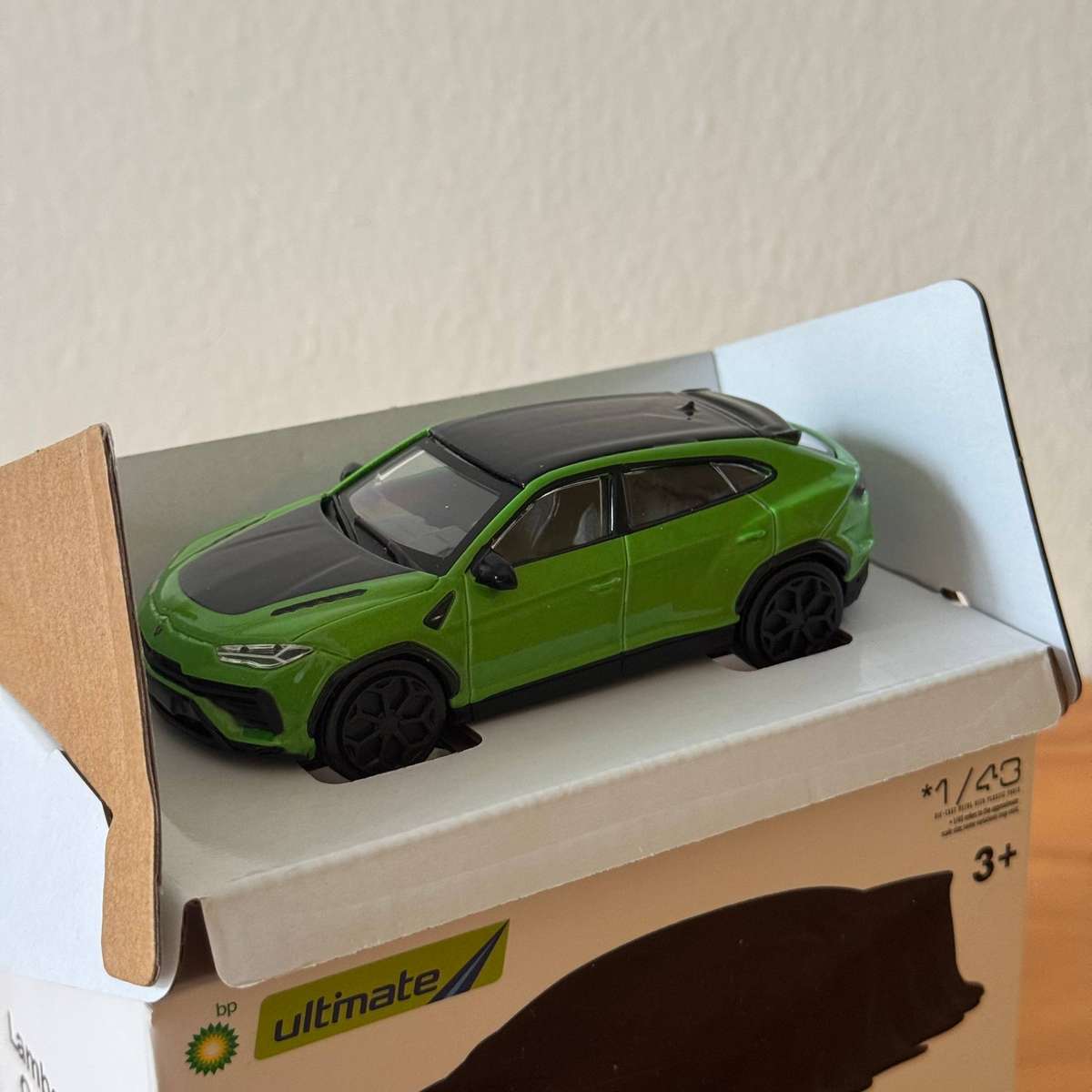 Bburago Lamborghini Urus | 1:43 | Rare Green Edition