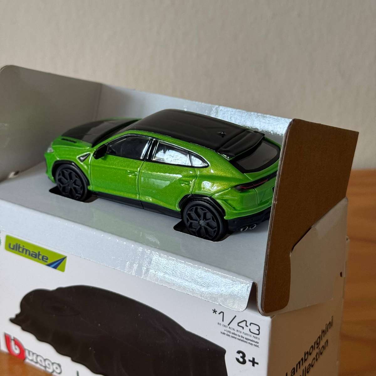 Bburago Lamborghini Urus | 1:43 | Rare Green Edition