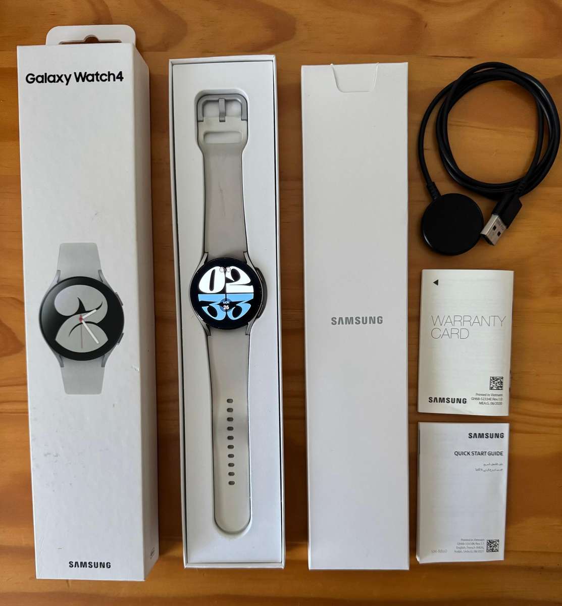 MEGA BUNDLE | Samsung Watch 4 + Extras | Silver