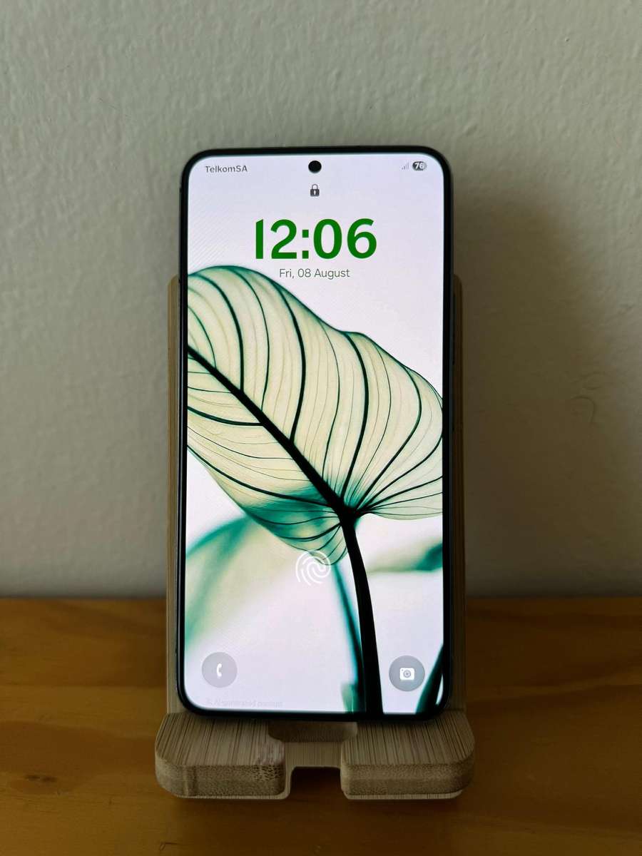 Samsung S22 5G | 256GB | Box + Extras