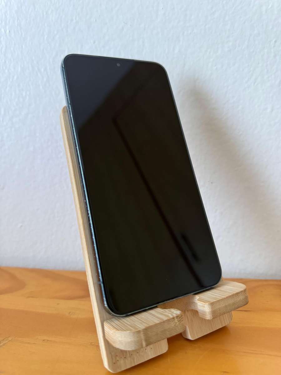 Samsung S22 5G | 256GB | Box + Extras