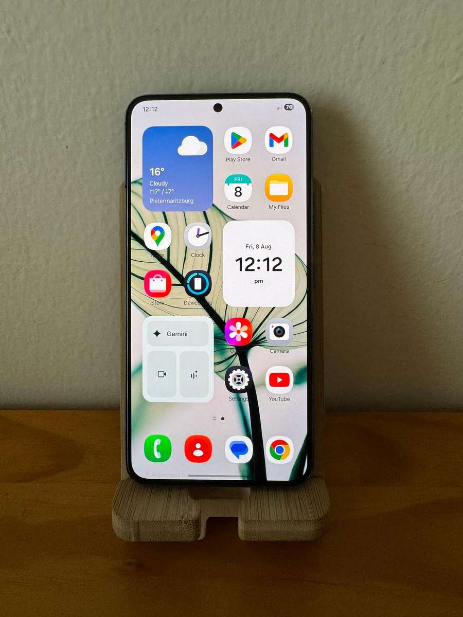 Samsung S22 5G | 256GB | Box + Extras