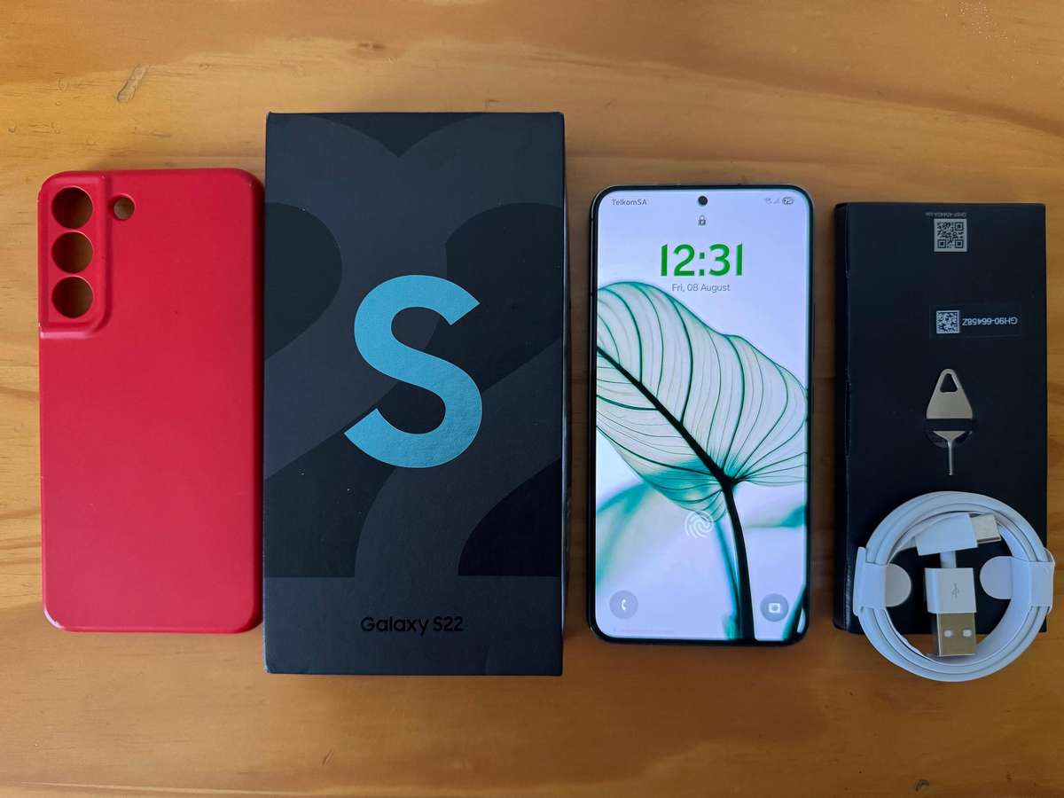 Samsung S22 5G | 256GB | Box + Extras