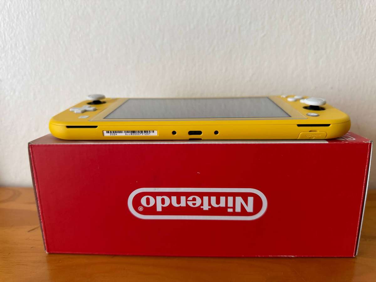 Nintendo Switch Lite | EXCELLENT CONDITION