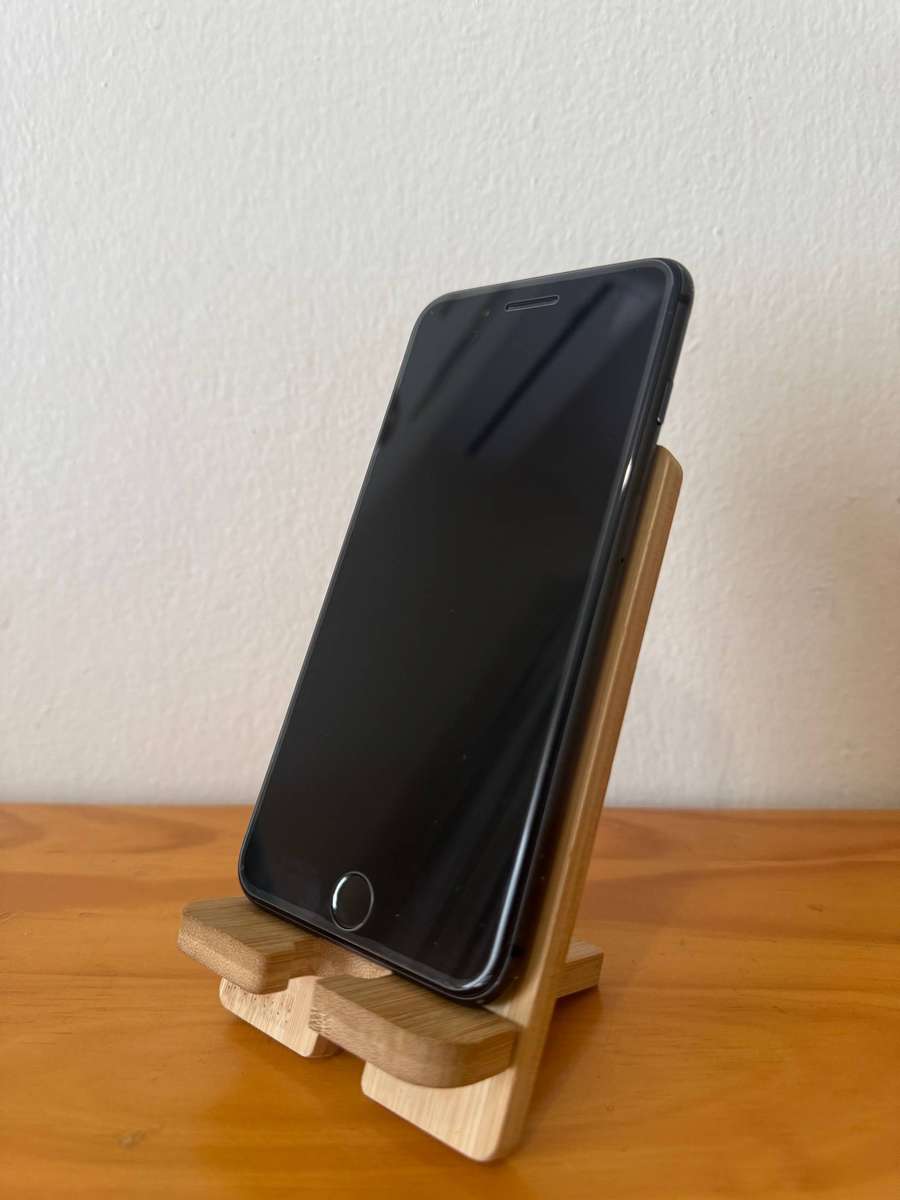 iPhone 8 Plus 64GB + Extras