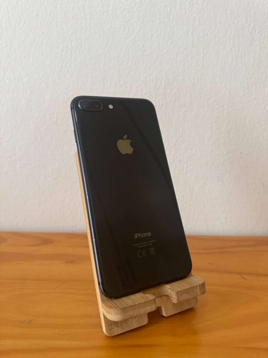 iPhone 8 Plus 64GB + Extras