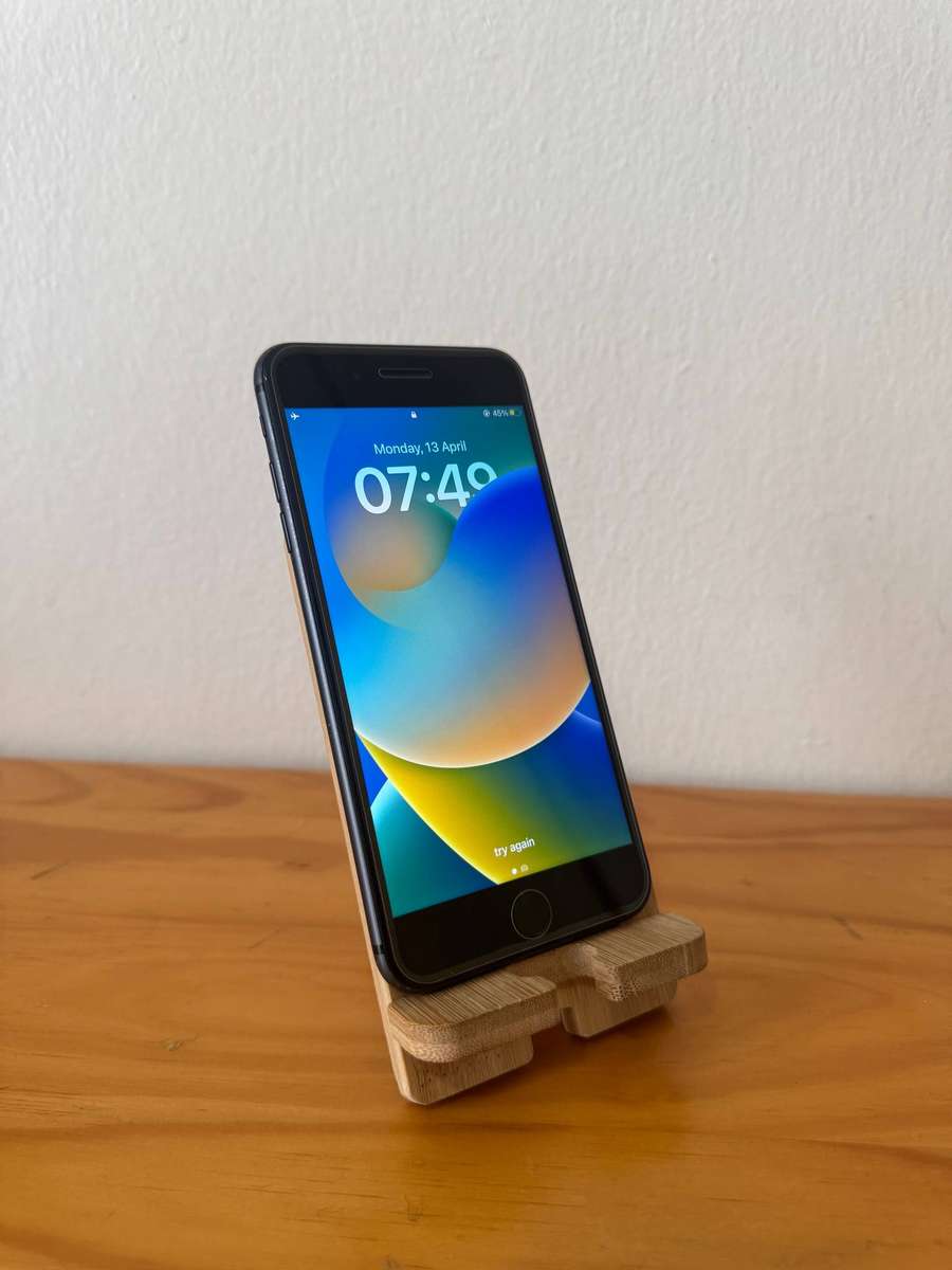 iPhone 8 Plus 64GB + Extras