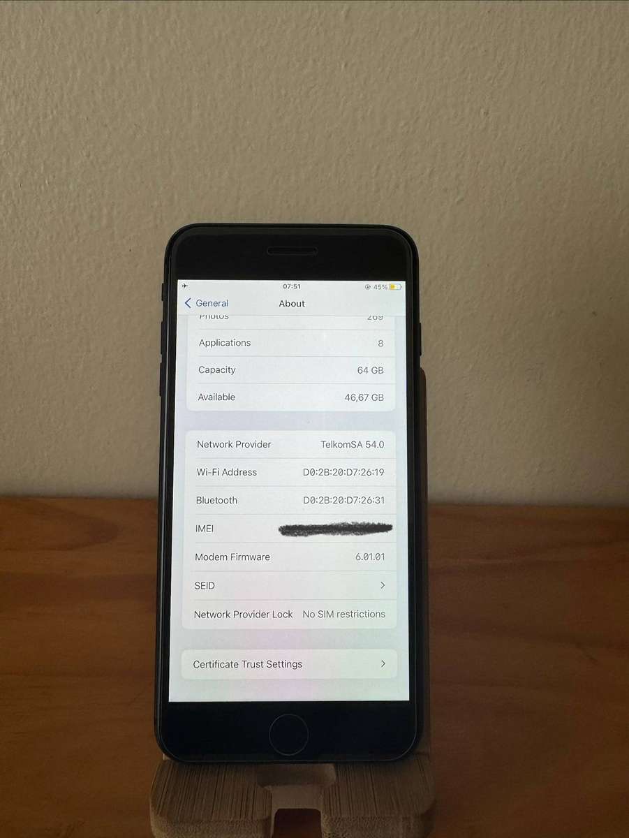 iPhone 8 Plus 64GB + Extras
