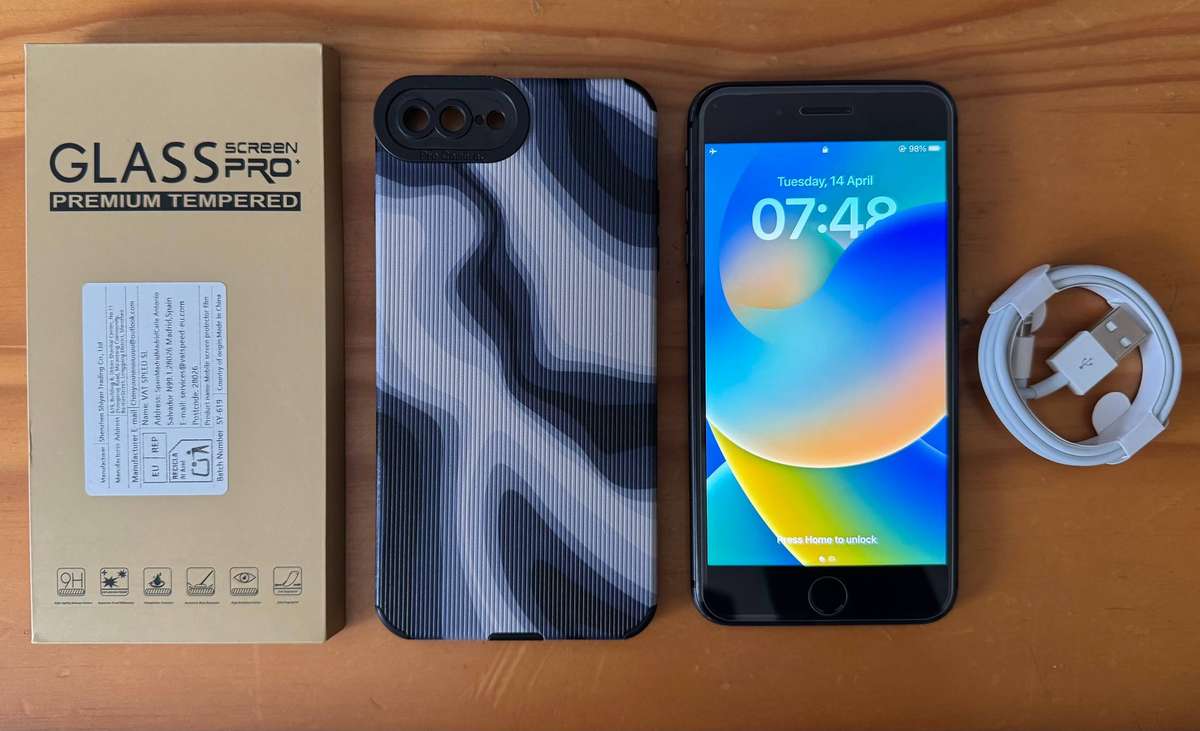 iPhone 8 Plus 64GB + Extras
