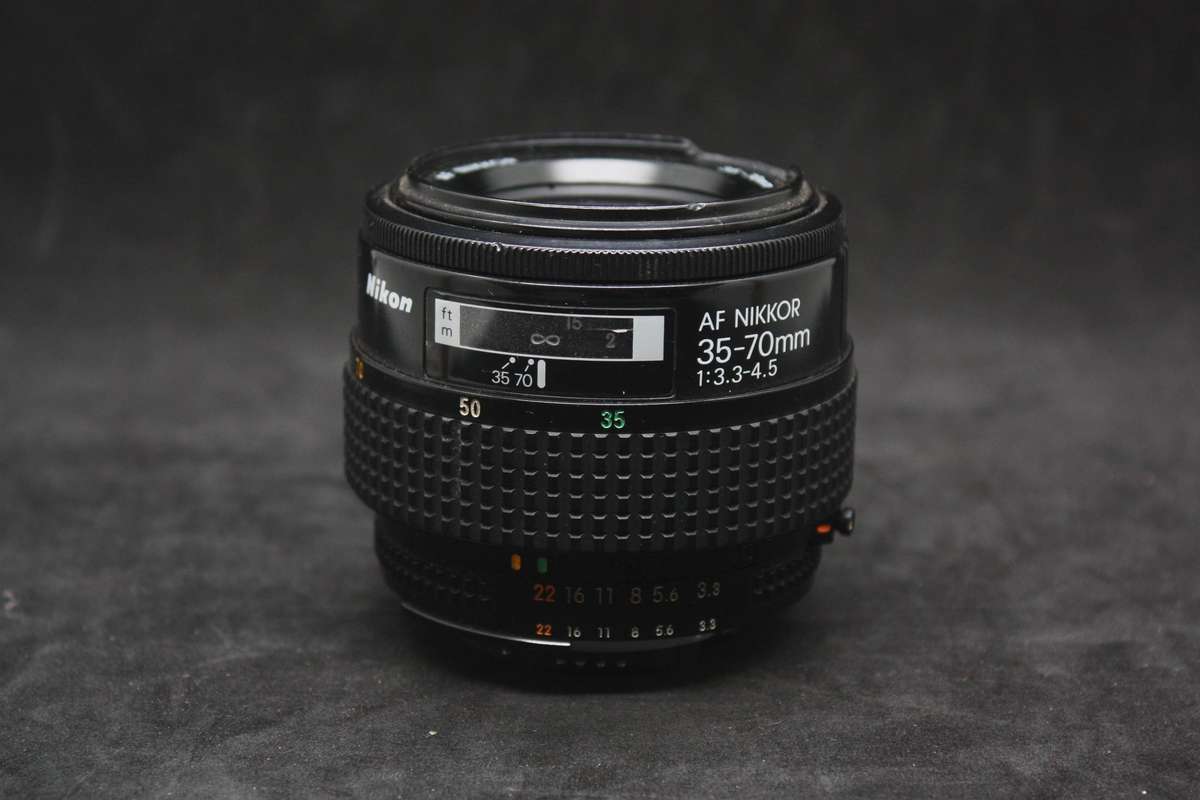 Nikon Nikkor 35-70mm 1:3.3-4.5 AF zoom lens