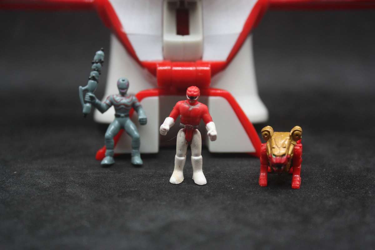 Bandai 2001 Power Rangers Wild force Red Ranger Head micro playset