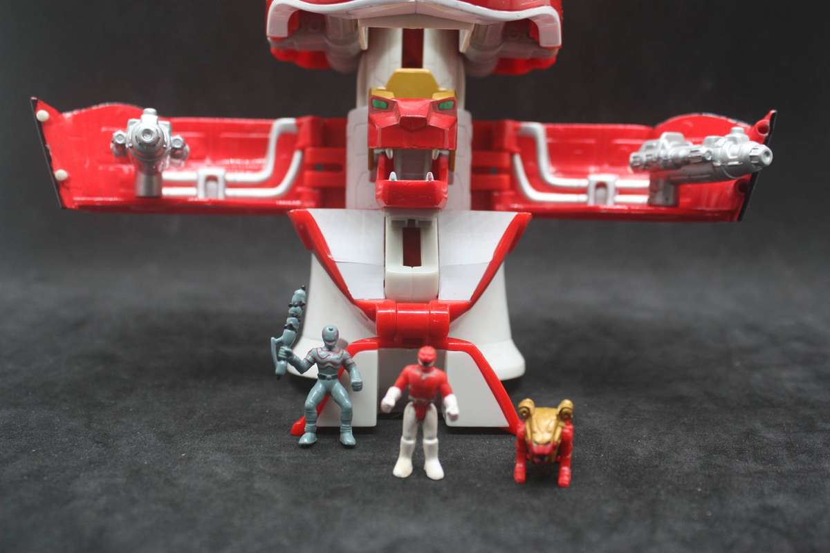 Bandai 2001 Power Rangers Wild force Red Ranger Head micro playset