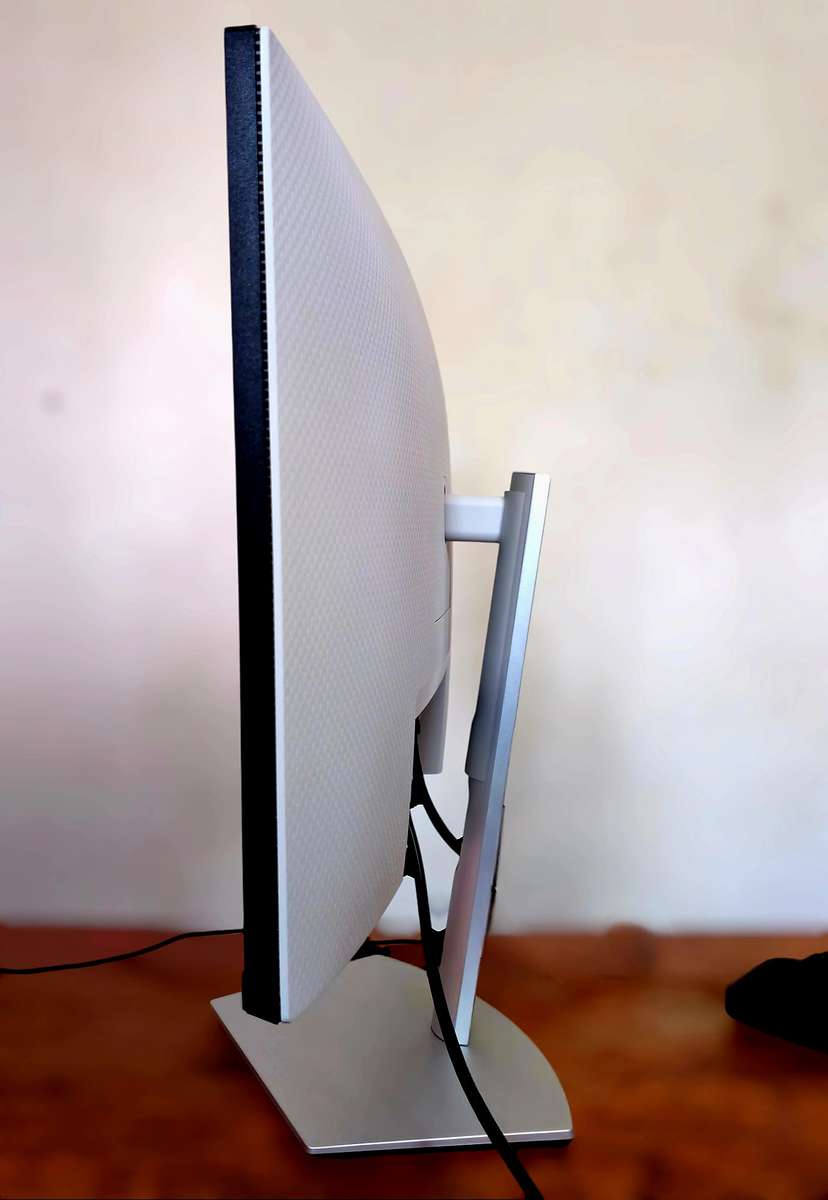 Dell Monitor 4K USB-C(S2722QC) 27-inch, UHD (3840 x 2160), Built-in Dual 3W Speakers, HighQuality