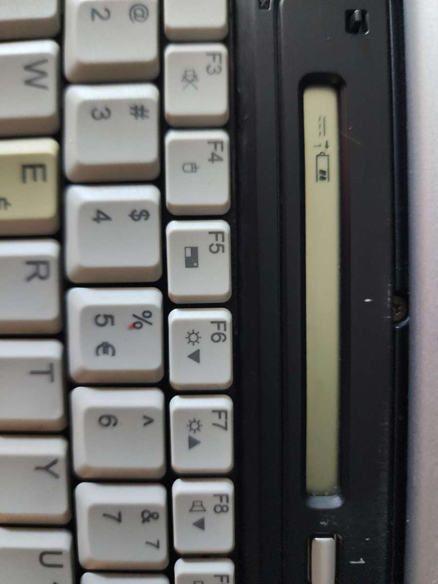 Fujitsu Siemens Lifebook E8020 Laptop