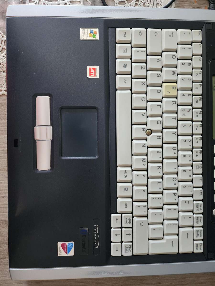 Fujitsu Siemens Lifebook E8020 Laptop