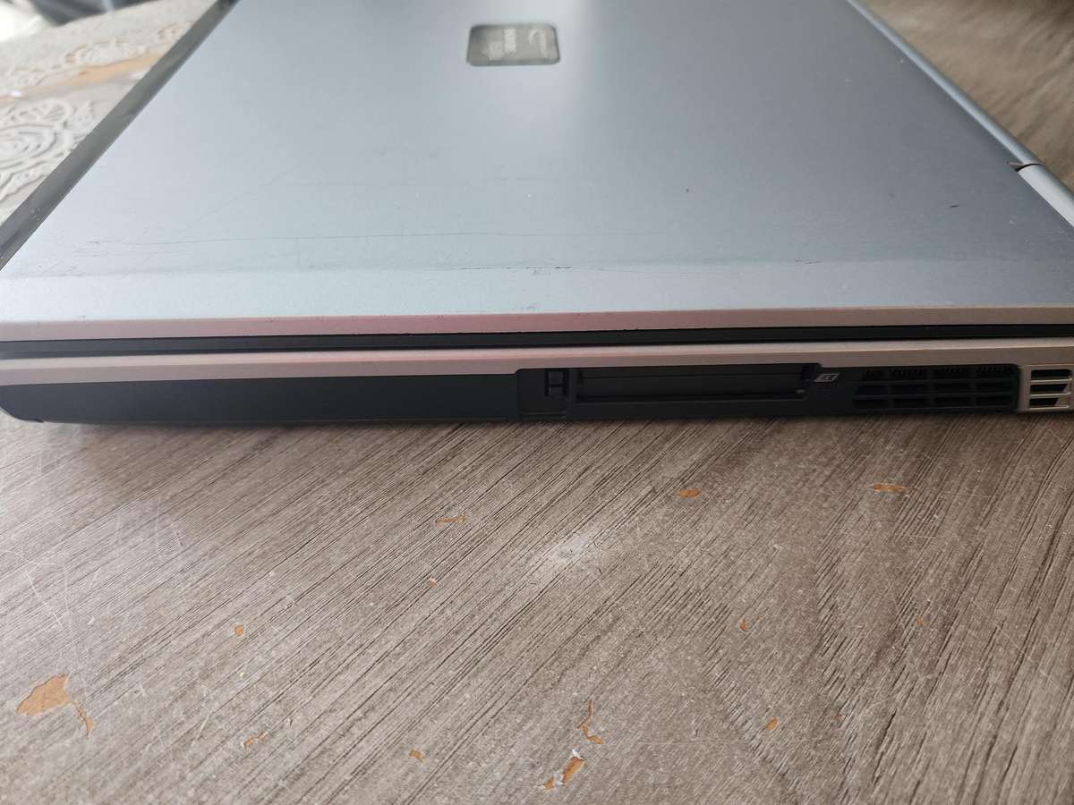Fujitsu Siemens Lifebook E8020 Laptop