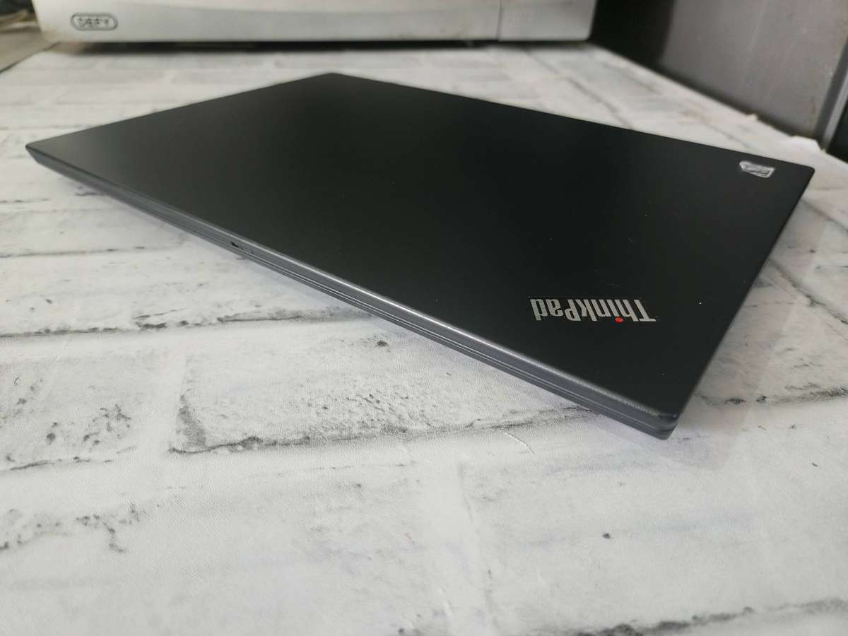 LENOVO THINKPAD T490 i5 8TH GEN TOUCH SCREEN BUSINESS ULTRABOOK FOR SALE !!!!!