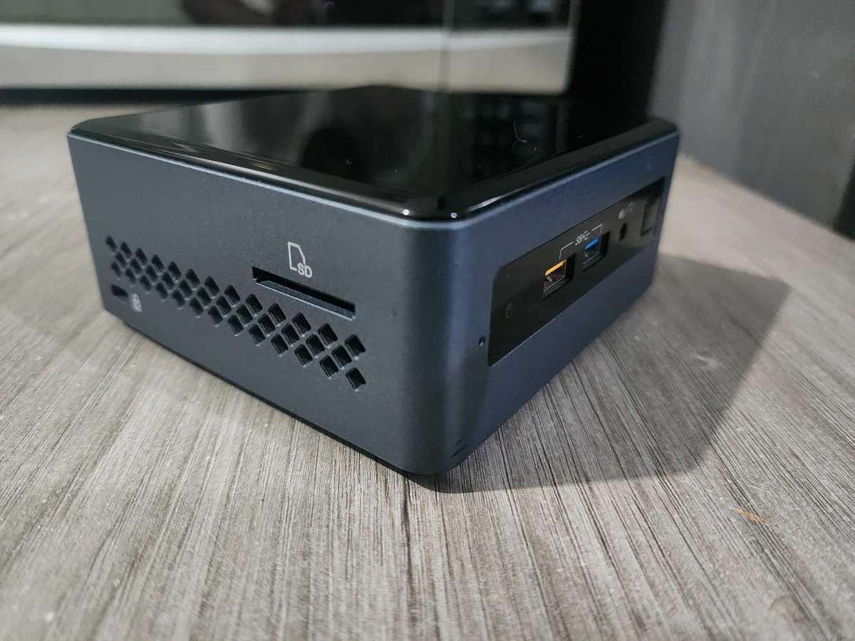 INTEL NUC 7 MINI PC FOR SALE !!!
