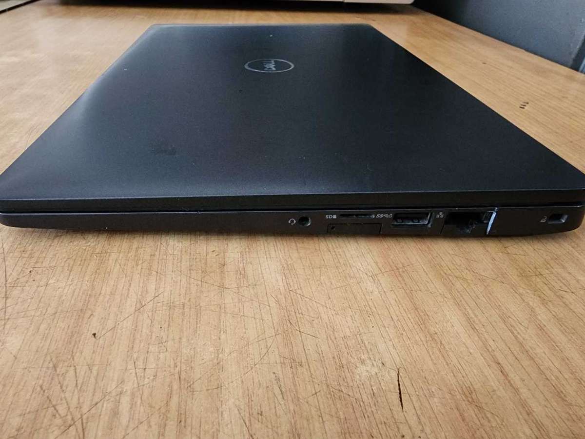 DELL LATITUDE 5300 i5 8TH GEN LAPTOP FOR SPARES PLEASE READ AD !!!!