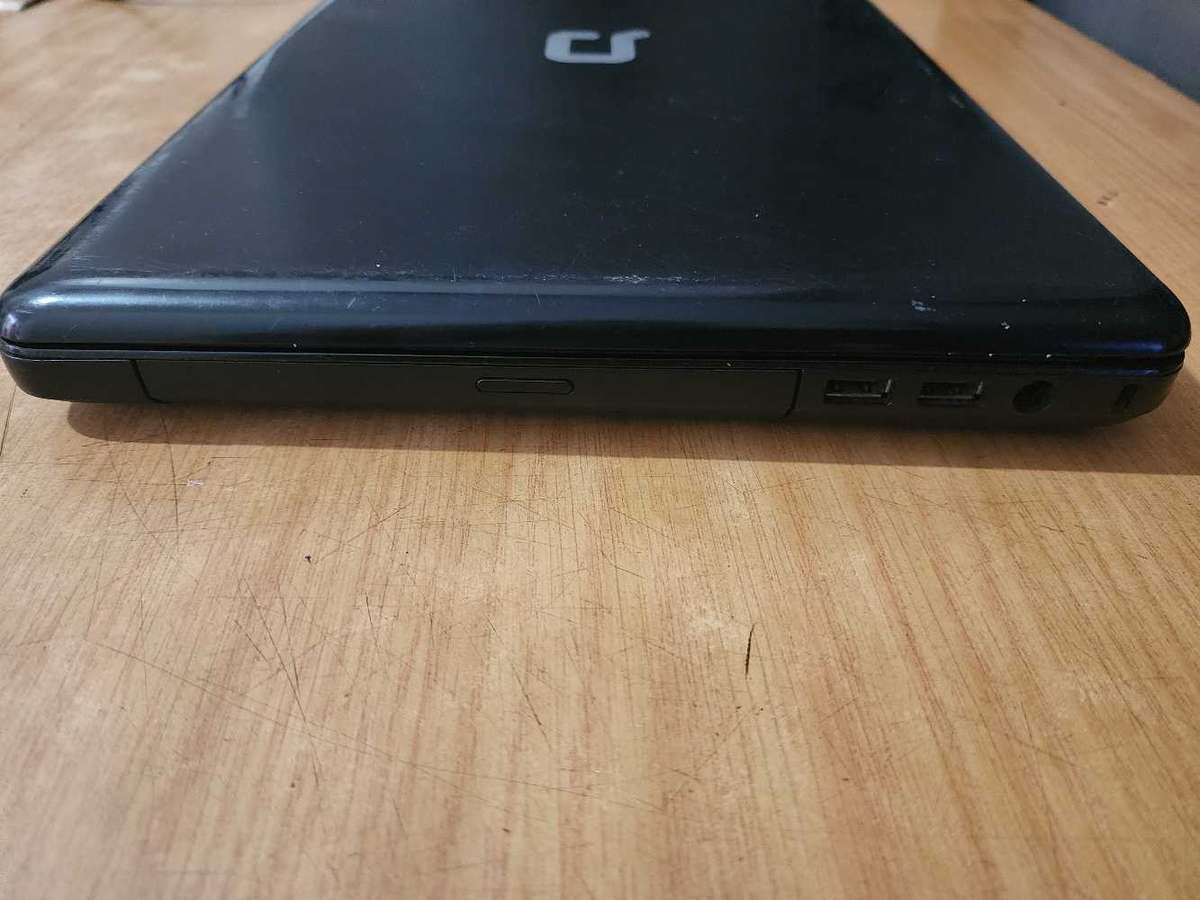 HP COMPAQ LAPTOP FOR SPARES PLEASE READ AD !!!