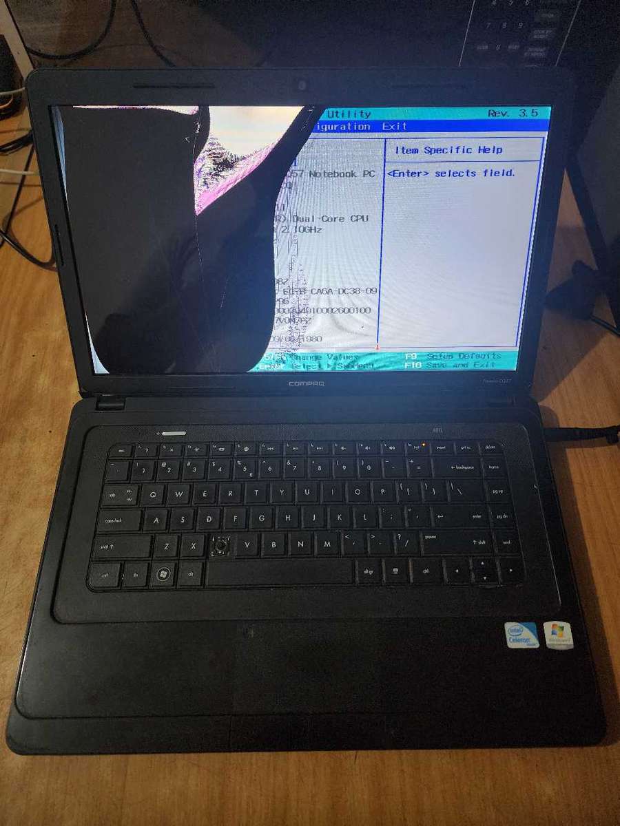 HP COMPAQ LAPTOP FOR SPARES PLEASE READ AD !!!