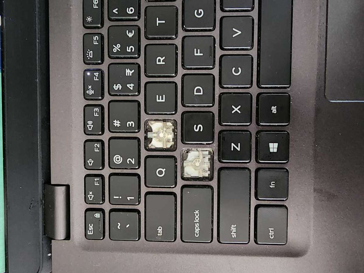 DELL LATITUDE 5300 i5 8TH GEN LAPTOP FOR SPARES PLEASE READ AD !!!!