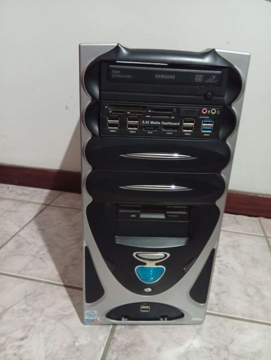 Computer case with Media Dsahboard