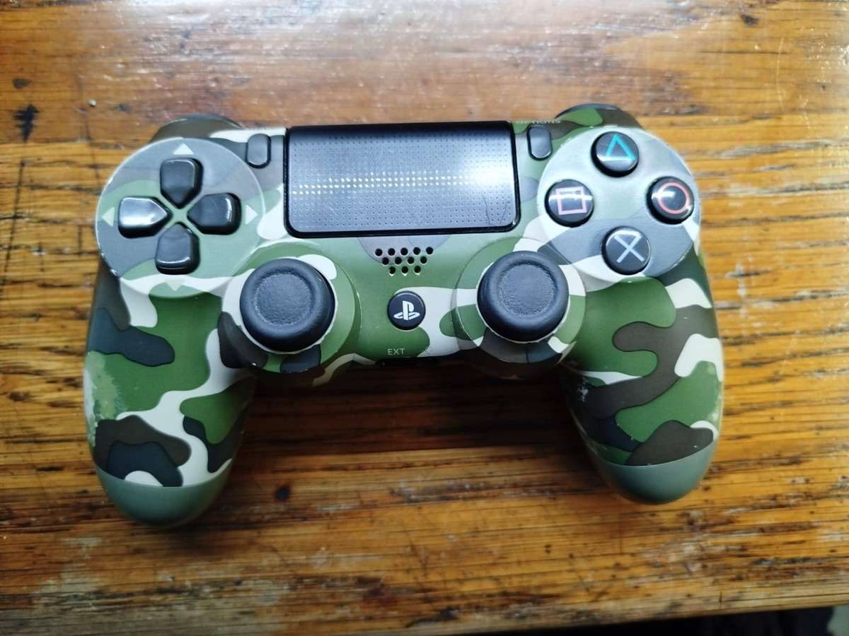 PS4 Controller
