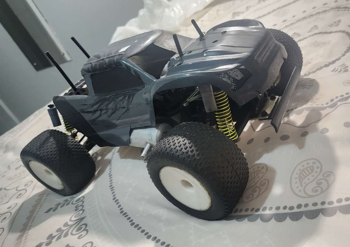 Fully functional Nitro RC Truck with FlySky 2.4ghz Remote and reciever. +lots of extras