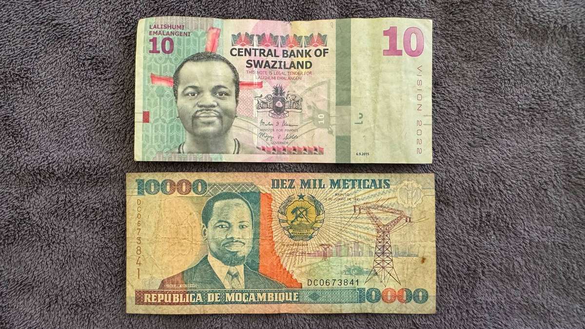 Mixed Note collection in protective sleeves - Includes some RSA notes as well