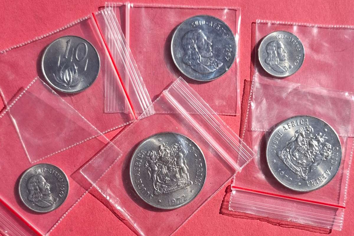 SOUTH AFRICA huge lot of cent coins 1960s to 1980s, several coins UNC - view photos for details