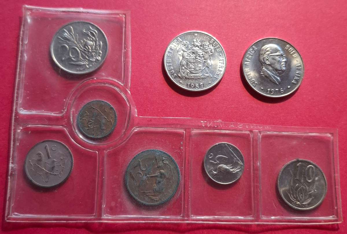 1974 UNC PARTIAL COIN SET containing rare Half Cent plus extras - view photos