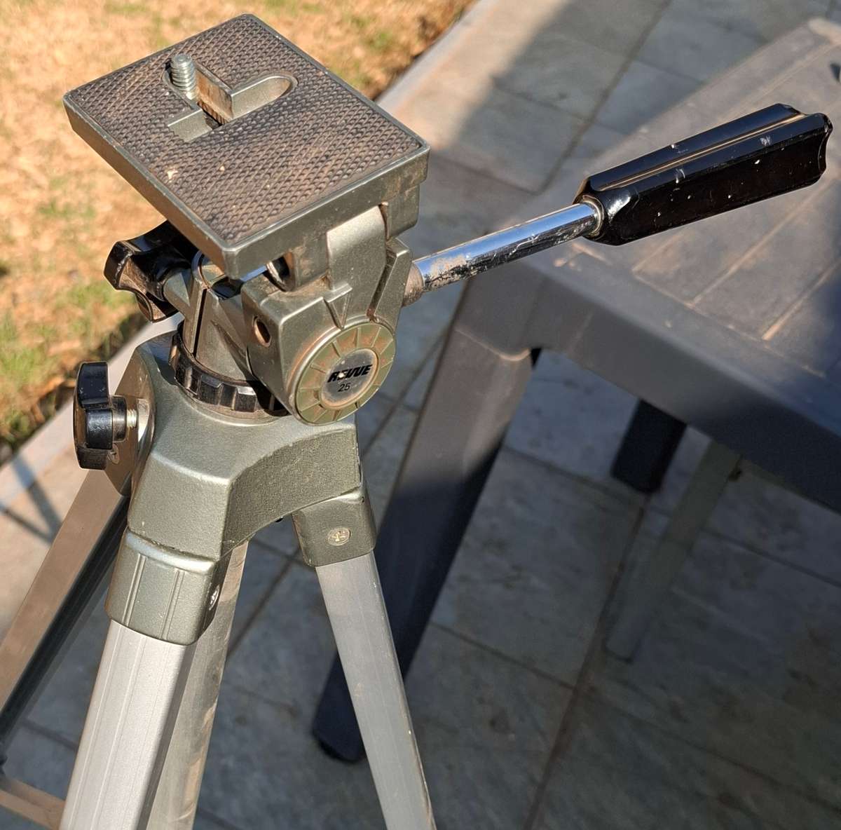 REVUE 25 Tripod - made in Japan