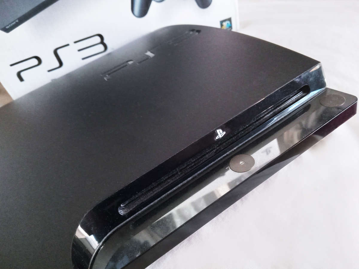 Sony Playstation 3 Slim Bundle in excellent cosmetic condition