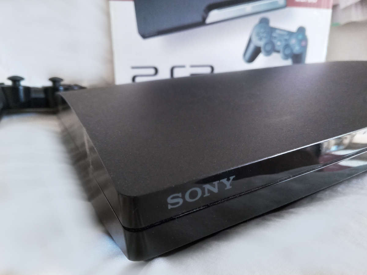 Sony Playstation 3 Slim Bundle in excellent cosmetic condition