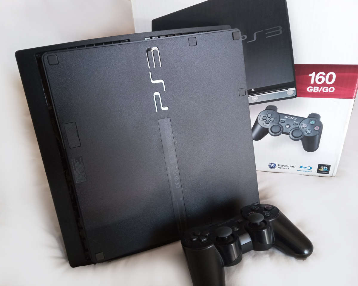 Sony Playstation 3 Slim Bundle in excellent cosmetic condition