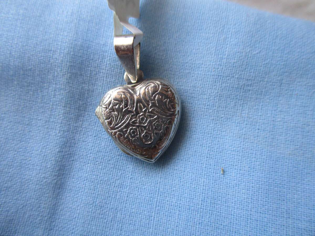 Beautiful 925 Sterling Silver " Heart" Pendant