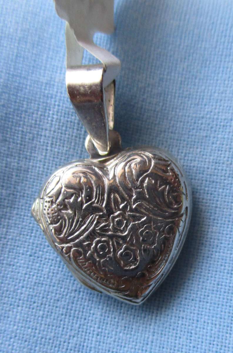 Beautiful 925 Sterling Silver " Heart" Pendant
