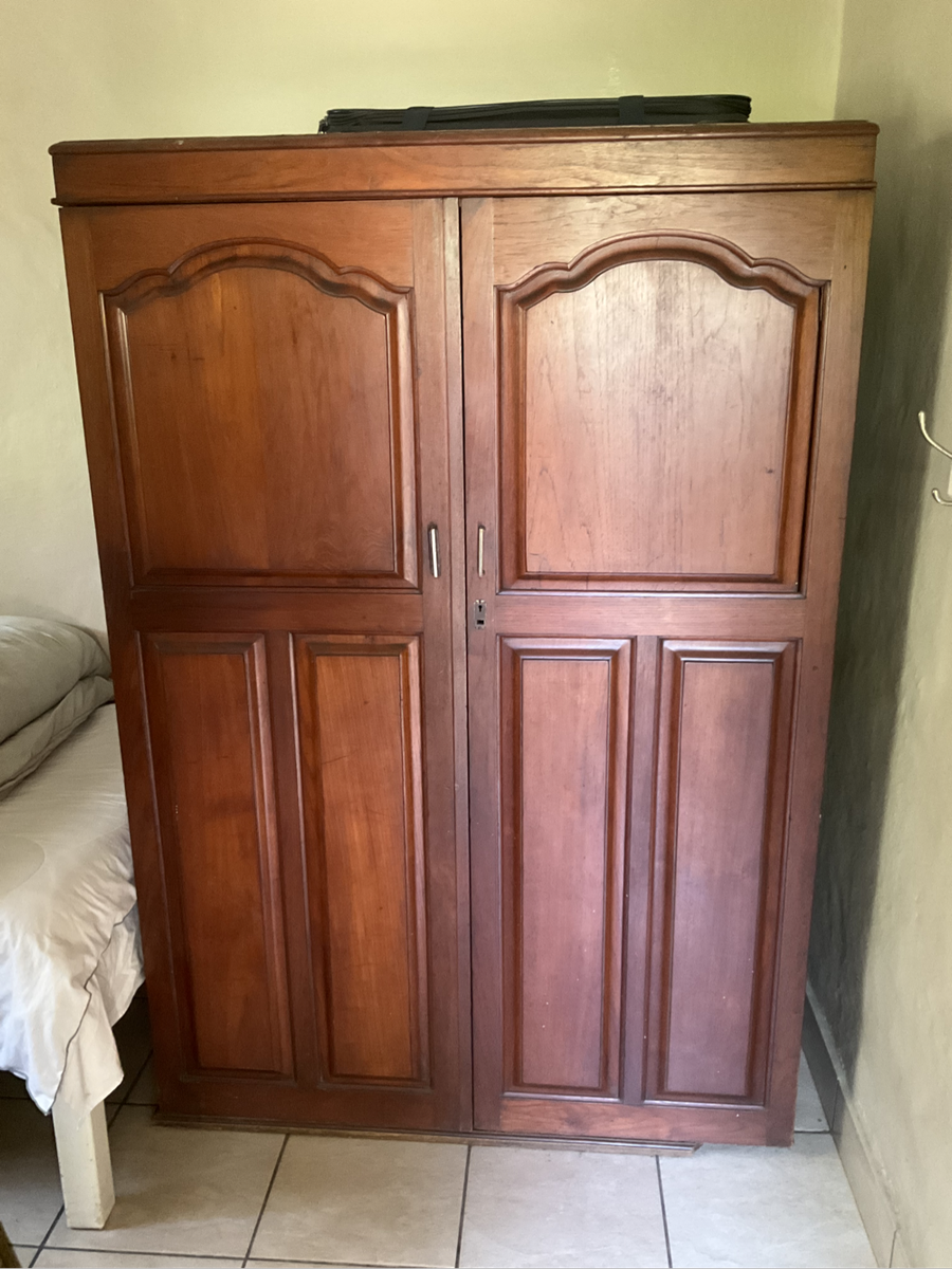 SINGLE WOODEN WARDROBE