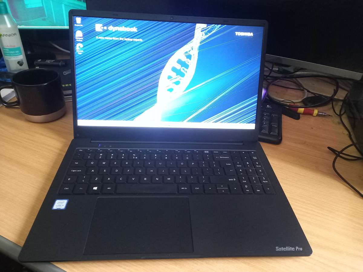 Slim Toshiba Core i3-8130U 8gb Ram ddr4 256 SSD