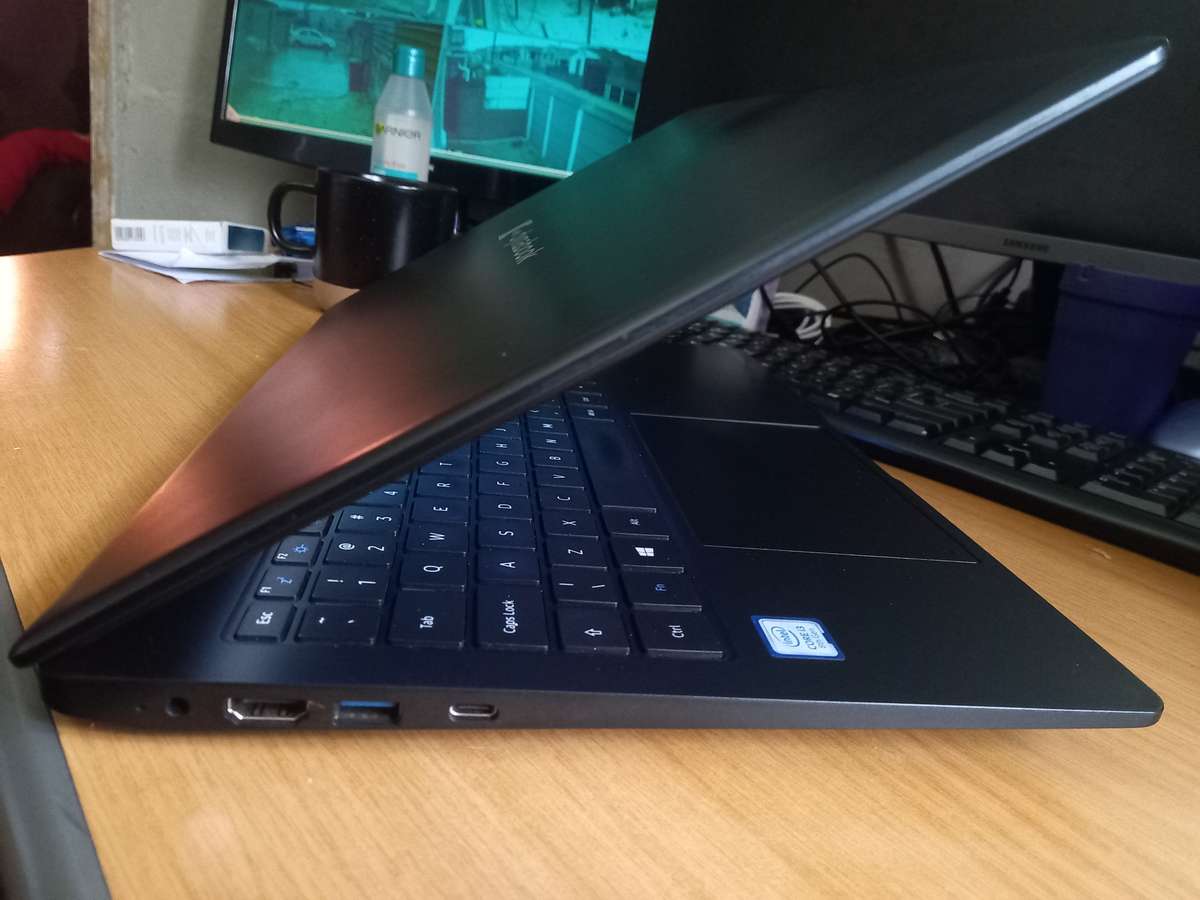 Slim Toshiba Core i3-8130U 8gb Ram ddr4 256 SSD