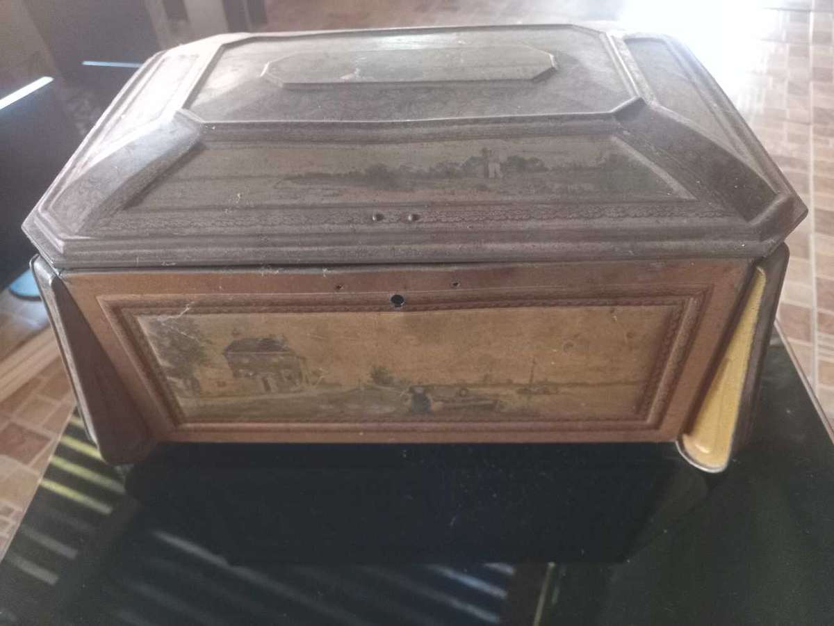 Old storage tin