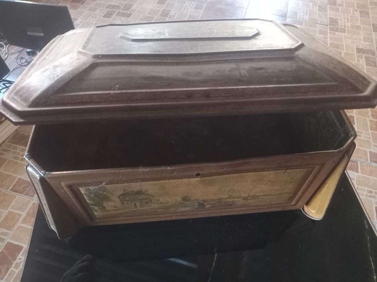 Old storage tin