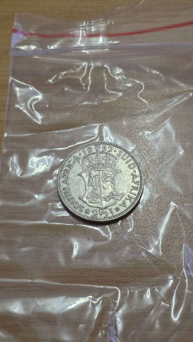 1952 2 AND A HALF SHILLINGS SILVER COIN