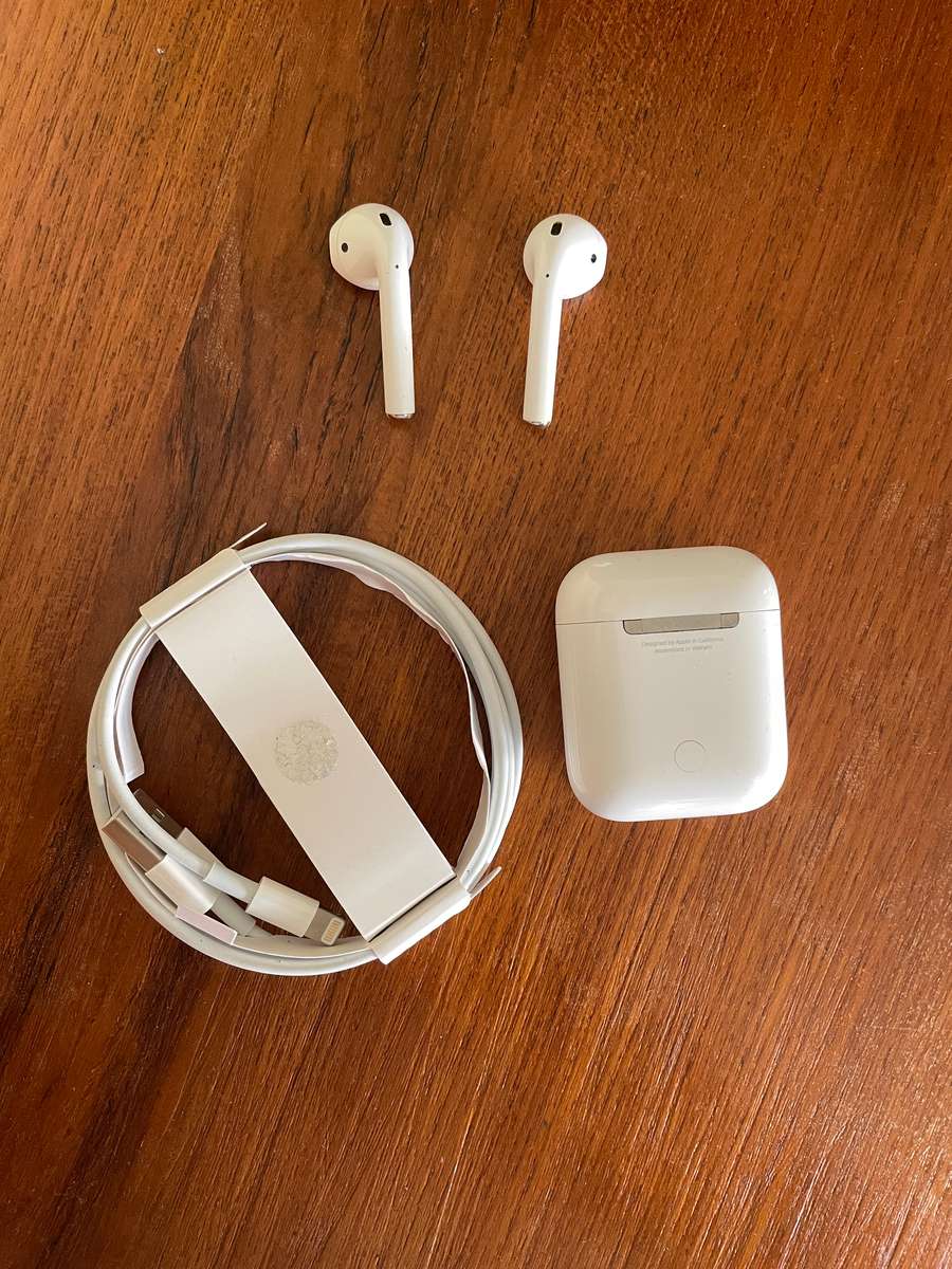 Apple AirPods 2nd Gen - with Lightning Charging Case