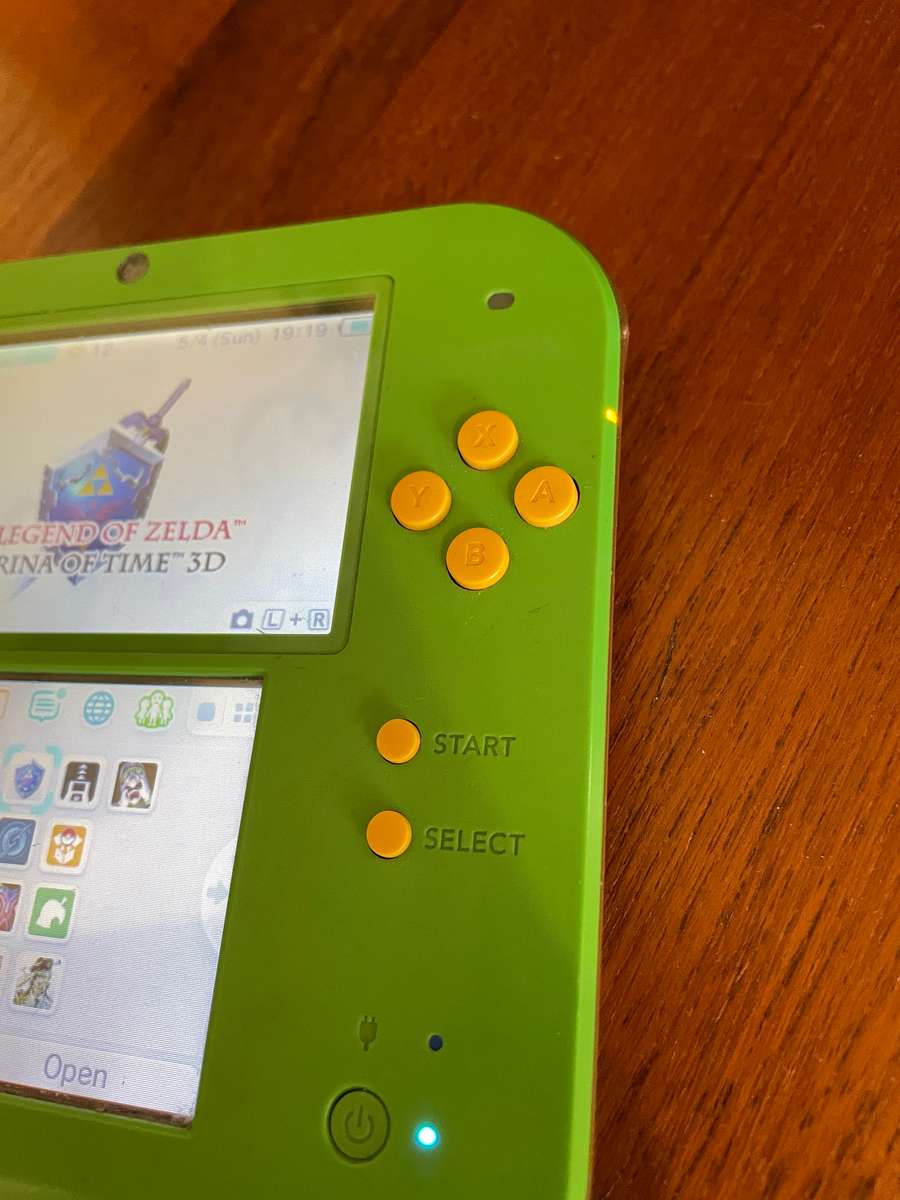 Nintendo 2DS - Legend of Zelda Ocarina of Time 3D - CFW and 64GB SD Card