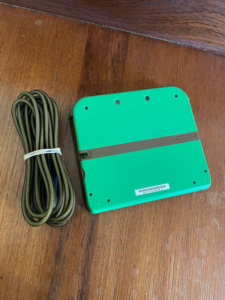 Nintendo 2DS - Legend of Zelda Ocarina of Time 3D - CFW and 64GB SD Card