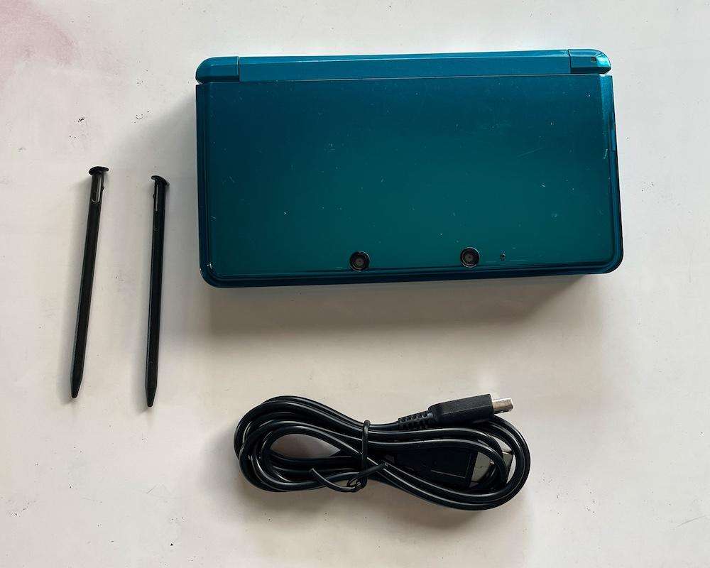 Nintendo 3ds Aqua Blue with CFW and 64GB SD Card