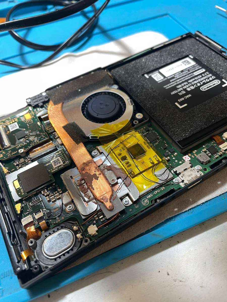 Nintendo Switch V1 Unpatched Hard Modded with all accessories